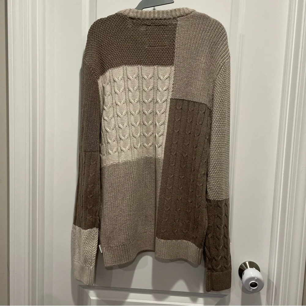 Hollister Men Two-Tone Cable Patch Crew Sweater in Beige Cream Taupe Size Large - Picture 4 of 6